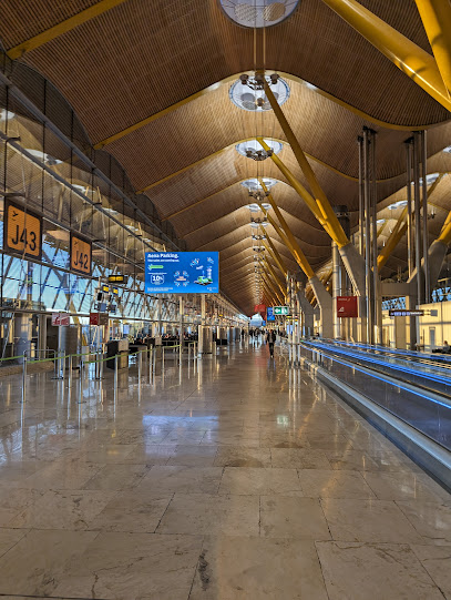 Aeropuerto Adolfo Suárez Madrid-Barajas - Opiniones y contacto